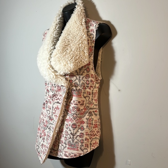 Waterfall Bohemian Sherpa Tapestry Vest - Picture 10 of 11